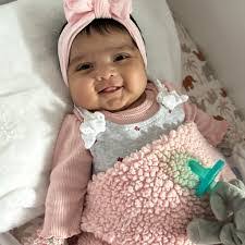 Dora Paiz's Instagram, Twitter & Facebook