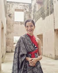 Number one fashion online shop. 7 Fashion Etnik Putri Marino Yang Bikin Kita Pengin Punya Koleksinya Cewekbanget Id Line Today