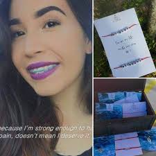 La joven puertorriqueña Andrea Sofia Rivera Aulet, de 17 años y del pueblo  de Barceloneta, comenzó hace 4 meses atrás su propio negocio llamado Urban  Knots, donde vende diferentes accesorios como collares,