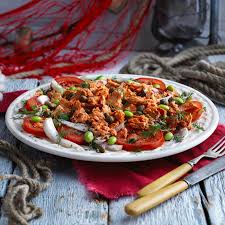 Chunked atlantic salmon with vegetables, giant couscous and lentils in a spicy harissa style dressing. Salmon Lunch On The Go Moroccan Style John West Uk