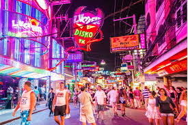 Phatthaya) adolah sabuah kota di thailand, talatak di pasisia taluak thailand, sakita 100 km tenggara bangkok di provinsi chonburi. Gemerlap Malam Di Pattaya Thailand Money Id