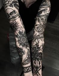 Black American Traditional Tattoo Trendy Skin Color Tattoo American Traditional Ideas Traditional Tattoo Sleeve Skin Color Tattoos Traditional Tattoo Flowers