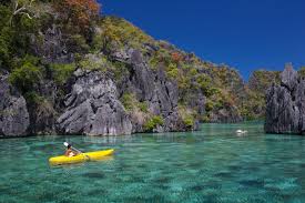 It is an archipelago consisting of some 7,100 islands and islets lying about 500 miles (800 km) off the coast of vietnam. So Schon Sind Die Naturwunder Der Philippinen Reisen Exclusiv