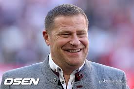 Bayern Munich's Director General confirms Kim Min-jae's transfer  discussions post-Club World Cup