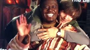 Featuring bernie mac and ashton kutcher, guess who received a film rating of 5.2. Bernie Mac Makes A Punk Out Of Ashton Kutcher Youtube