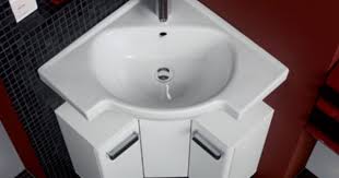 Zusatzlichen Stauraum Schafft Der Renova Nr 1 Comprimo Eck Waschtisch Mit Unterschr Eckwaschbecken Kleines Bad Waschbecken Modernes Kleines Badezimmerdesign