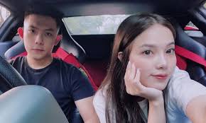 CEO Tống Đông Khuê hay lái xe sang chở vợ đi du lịch