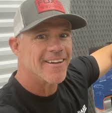 Kelli Wallin's Instagram, Twitter & Facebook