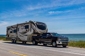 Since it has the best turning clearance, you get a more. 5th Wheel Towing How Much Truck Do You Need Roadtrip Images