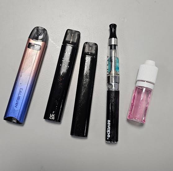 The powerful anaesthetic drug etomidate has been detected in illicit vapes  sold as 'space oil', 'k-pods' or 'space vapes' in Melbourne. It's prompted  an urgent warning from Victorian health