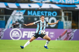 Palmeiras currently sits at #1 in the serie a, winning 10 games. Com Geromel E Mudancas No Meio Gremio Esta Escalado Para Enfrentar O Bragantino Pelo Brasileirao Gzh