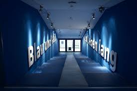 Fans who didn't have to dig celebrate at the final whistle (getty) those watching barcelona emphatically overcome their tiny slump against milan on tuesday night missed a barnstormer of a game in. L Impressionnant Tunnel Du Stade De Schalke 04