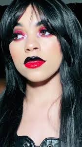 Sally Mcknight's Instagram, Twitter & Facebook