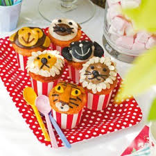 Des Cupcakes En Forme D Animaux Gateaux De Cirque Cupcake Anniversaire Cupcakes