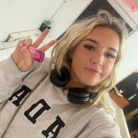 Fran Rowley's Instagram, Twitter & Facebook