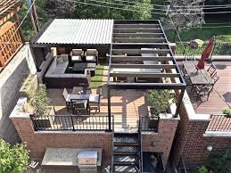 Minimalis adalah gaya rumah yang mengacu pada pemanfaatan ruang seoptimal mungkin yang mengedepankan fungsionalitasnya. 17 Desain Atap Rooftop Di Rumah Kecil Kata Siapa Gak Bisa Rumah123 Com