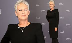 Number of shots of credit cards being exchanged: Jamie Lee Curtis 59 Attends German Premiere Of Halloween Sequel Daily Mail Online
