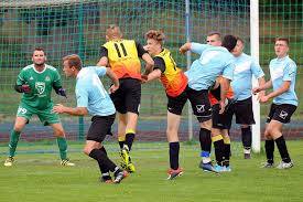 Latami nikomu o tym nie mówiła. B Dofaq Co