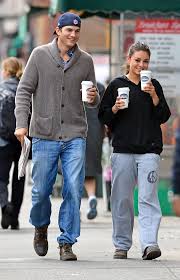 Kings hockey game september 2014 kunis gave birth to a daughter, wyatt isabelle, on september 30. Mila Kunis Ashton Kutcher Ein Bodenstandiges Paar Gala De