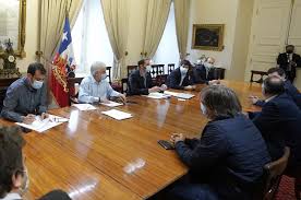 Chile vamos se divide, la moneda no fija postura y constituyentes entran al debate | t13 la udi rechazó la iniciativa mientras gran parte de rn y evópoli apoyó reponer la obligatoriedad. Fotos Pinera Se Reunio Con Seis Diputados De Chile Vamos Quienes No Apoyaron El Tercer Retiro Cooperativa Cl