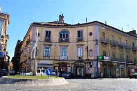 Merci de préciser une localité. S Maria C V Altro Colpo In Pieno Giorno Di Una Banda Di Ladri In Zona Villa Comunale Che Facciamo La Diamo Un Occhiatina Agli Albanesi Di Piazza S Francesco Casertace