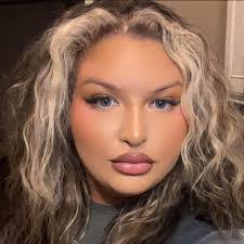 Kay Walls's Instagram, Twitter & Facebook