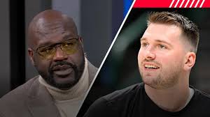 Meghan Downing knocks down basket