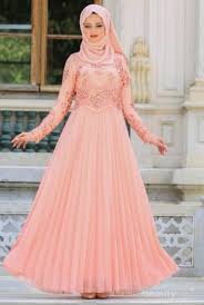 Brokat jepang, brokat yang dibuat dengan kain khusus, mirip seperti brokat prancis, namun jika melihat harganya sendiri jadi ingin pilih yang mana untuk membuat dress brokat anda, atau ingin. Wah Dress Brokat Modern Dengan Hijab Benar Benar Kece Buat Kondangan Intip Padu Padannya Di Sini Ladies