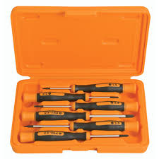 · mazos de madera · martillos de bola o de mecanicos · cincel para metales · centropunto · juego de destornilladores (pala y estrella) · juego de llaves españolas(boca fijas) · juego de llaves allen· cautin, pistola para soldar, pasta para soldar y estaño · extractor para sacar rodamientos · arco con cegueta · navaja · juego de limas Juego Destornillador Para Eletronica 6 Piezas Tramontina