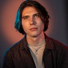 intro of a whit's music video! hitchcock martin