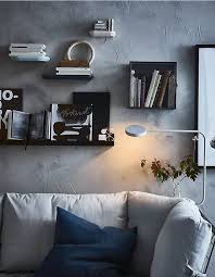 Presume De Tus Lecturas Favoritas En Un Expositor De Libros Con La Minivitrina De Plastico Y Acero Barkhyttan De Ik Estantes Creativos Salon Grande Estanterias