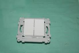 Comment câbler un double interrupteur ( va et vient ) en permutateur ( inverseur ) la. Double Switch Comes And Goes Alvais Alb81056 Ebay