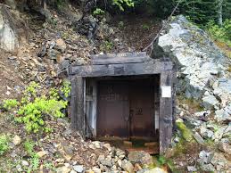I located one mine in this area that extends for about 150 feet. One Of Oregon S Most Successful Gold Mines Currently Abandoned The Champion Mine Oc 3264 X 2448 Abandonedporn