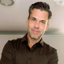 Happily back in the piano bar