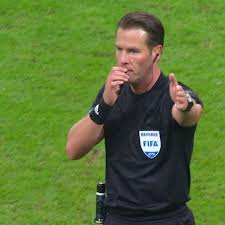 De scheidsrechter mag het duel in de achtste finales tussen engeland en duitsland leiden, op wembley. Danny Makkelie Officiated The Teams Of Italy And Portugal How Was Your Game This Weekend