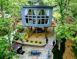 We offer professionally managed cabins in gatlinburg that range from 1 to 9 bedrooms and feature amenities such as home theater rooms, indoor heated pools, game rooms and outdoor. 33 Tennessee Treehouse Rentals From Luxury To Rustic The Travel 100