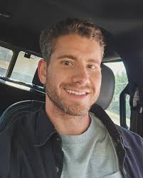 Just got a new haircut. I'm feeling fresh and fine starting this weekend  off right.