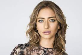 It owns and operates the largest global portfolio of popular online dating services including tinder, match.com, meetic, okcupid, hinge, plentyoffish, ship, and ourtime totalling over 45 global dating companies. Bumble C E O Tries To Change Dating After Dramatic Tinder Exit Vanity Fair