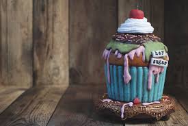 Tanti accessori di design per rendere più dolci le tue feste. Cupcake Ceramic Home Decor Birthday Gift Clay Cupcake Etsy Cupcake Kitchen Decor Cupcake Art Cherry Cupcakes