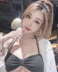 流量網紅 自爆曾 分享私密影片- 坦率自白 引發熱議