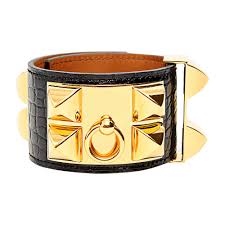 Prices for bags of this brand are comparable to the cost of apartments in the province. Bracelet Hermes Collier De Chien Noir 5722601