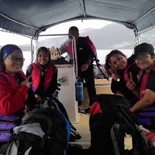 Tasik kenyir adalah merupakan sebuah tasik buatan dengan keluasan 38,000 hektar. Our Wonderful And Great Crews On The Boat Towards To Ruma Flickr