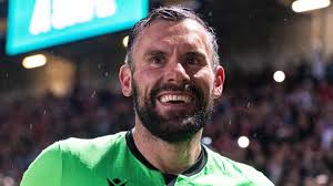 Wrexham convince Ben Foster to stay for another season