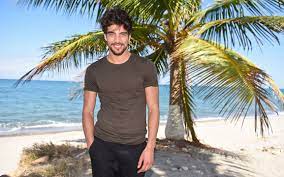 La quinta puntata dell'isola dei famosi 2017 si è conclusa con tre nuovi nominati: Simone Susinna Naufraghi Isola Dei Famosi 2017