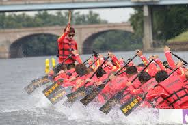 Dragon boat racing is ascribed to organized celebrations of qu yuan beginning in the 5th or 6th century a.d. 71 Teams Celebrate Annual Dragon Boat Festival In Hartford Hartford Courant