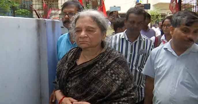 Meera Bhattacharya | হাসপাতালে ভর্তি প্রাক্তন মুখ্যমন্ত্রীর স্ত্রী মীরা ভট্টাচার্য, কেমন আছেন তিনি?