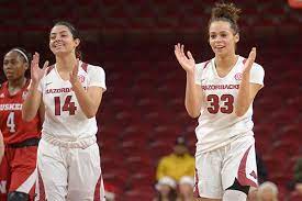 Arkansas guard chelsea dungee (center) takes a shot in the lane thursday, feb. Dungee Enjoys Role As Go To Scorer