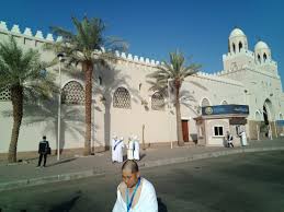 Masjid nabawi, tempat paling suci kedua umat islam, setelah masjidil haram di mekah, adalah masjid yang dibangun semasa hidup nabi muhammad, yang menjadi imam pertama. Masjid Bir Ali Sejarah Dan Kesempurnaan Ibadah Sebelum Berhaji Okezone Haji