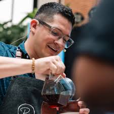 EL CAFÉ DE GUATE🇬🇹 ENTRE EL TOP 10 A NIVEL MUNDIAL. Raúl Rodas tuvo una  destacada participación en la Competencia Mundial de Brewing (elaboración y  preparación) , en la que alcanzó el