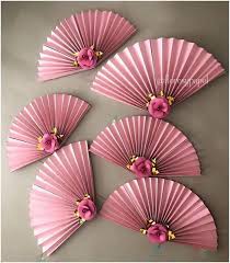 Crea Bellas Decoraciones De Fiesta Usando Papel Bond De Colores Abanicos De Papel Decoracion De Flores De Papel Sobres De Papel